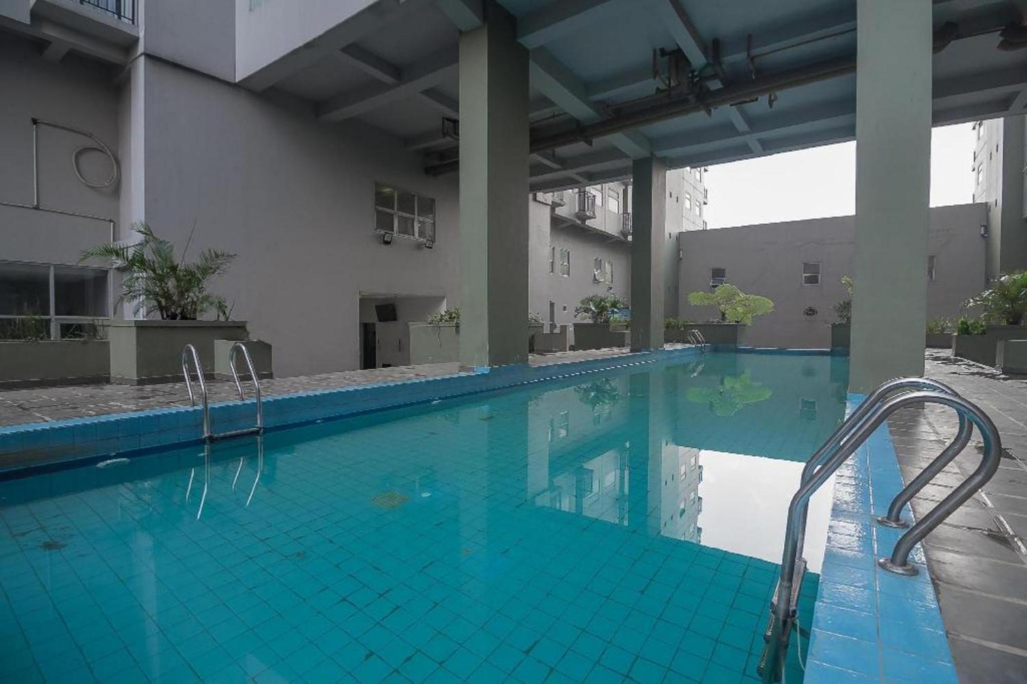 At Grand Afrika By Travelio Apartemen